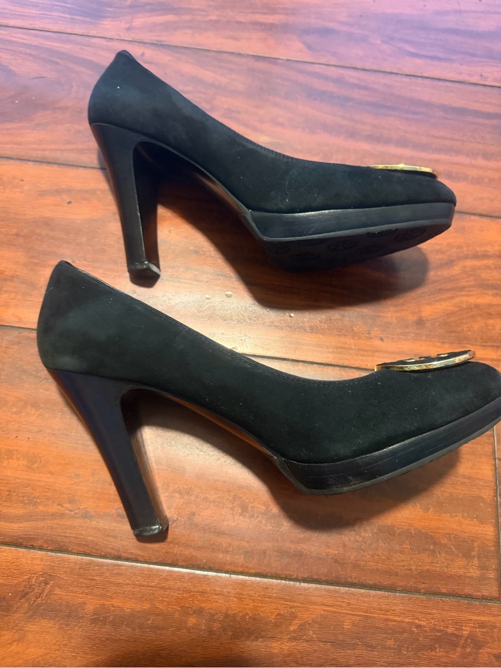 Tory Burch Black Suede Heels with Gold Logo Medallions sizes 8 - Picture 4 of 9